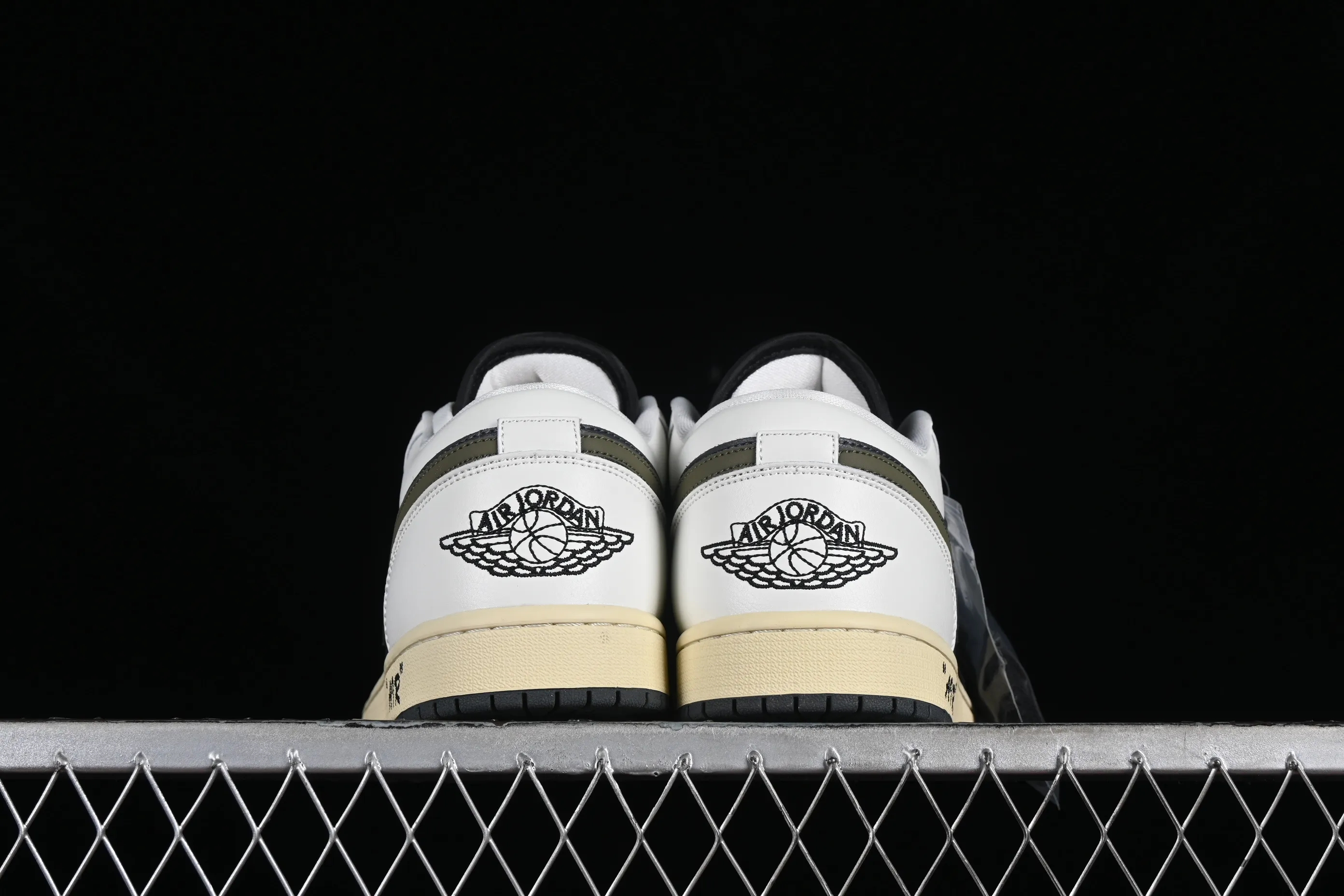 All categories Air Jordan Jordan series basketball shoes Air Jordan 1 Low Air Jordan 1 Low AJ1 Joe 1 black and green customized low-bang cultural casual sneakers DC0774-001